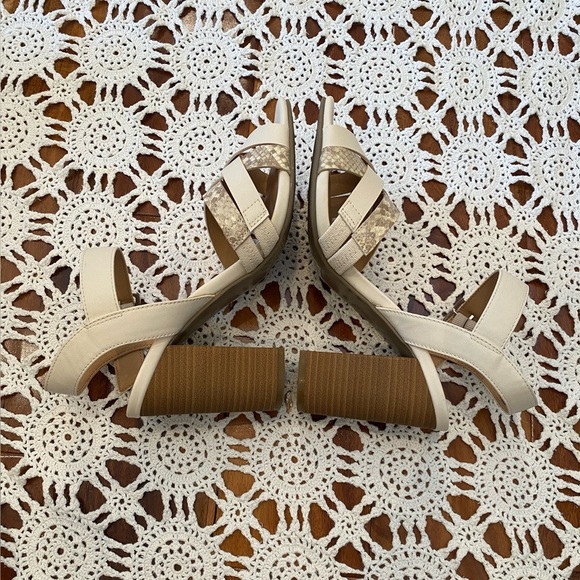 Torrid 4H bone caged fronthl snake print details size 8.5W - Picture 6 of 8